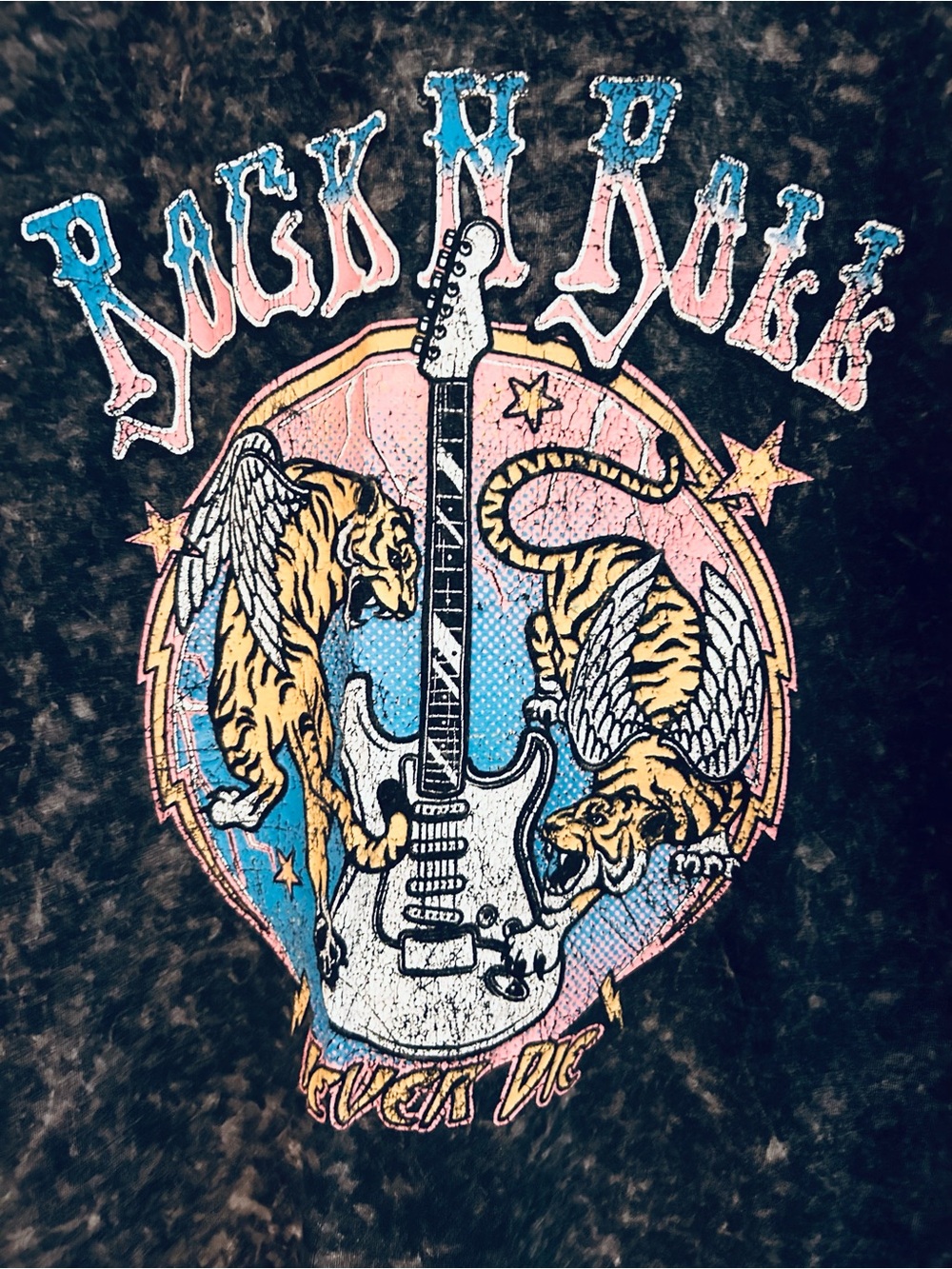 Unisex size large rock and roll tshirt with tigers